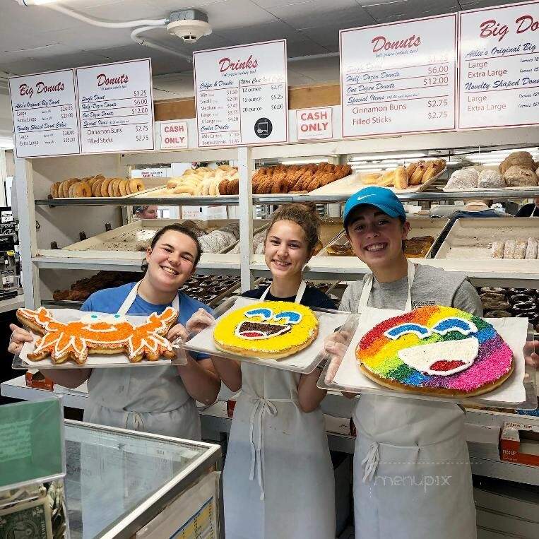 Allie's Donuts - North Kingstown, RI